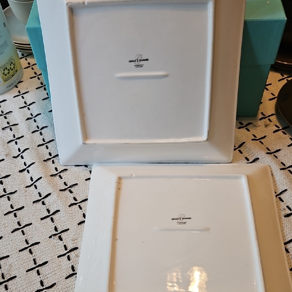 Set of Large White Square Plates with Gold Reindeer Design - Picture 14 of 15